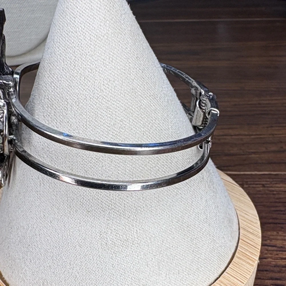 Chic Silver Owl Clamper Bracelet